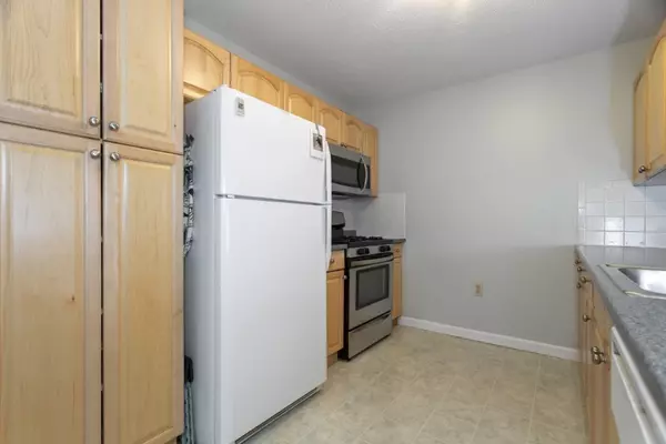 North Reading, MA 01864,4 Greenbriar  Drive #303