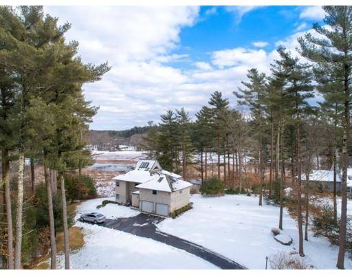 34 Upland Dr, Middleboro, MA 02346