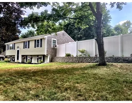 2 Strawberry Ln, Kingston, MA 02364