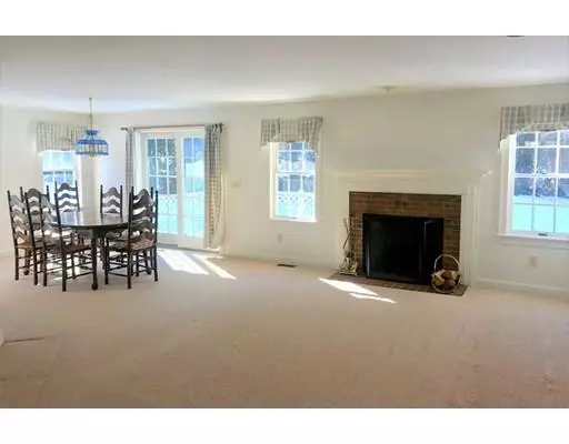 Mashpee, MA 02649,8 Elizabeth Cir