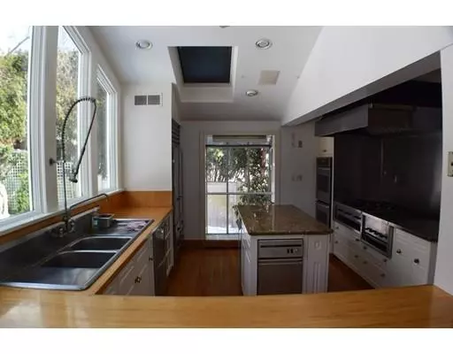 Somerset, MA 02726,36 Highland Rd