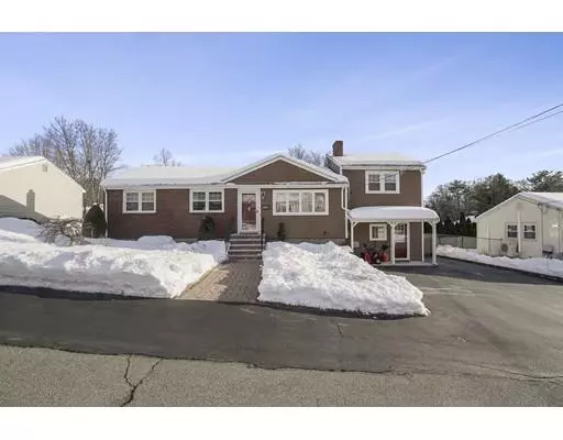 40 Sunflower Rd, Holbrook, MA 02343