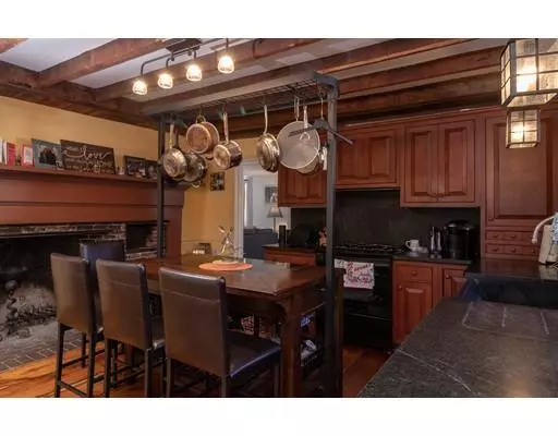 Lakeville, MA 02347,215 Old Main St