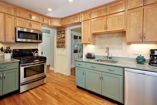 Brookline, MA 02445,379 Pond Ave #B