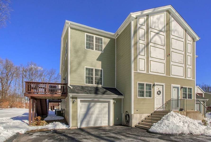 4 Knotts St #4, Hudson, MA 01749