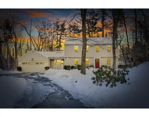 9 Parsonage Ln, Topsfield, MA 01983