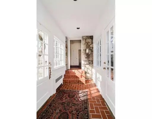 Weston, MA 02493,50 Byron Rd