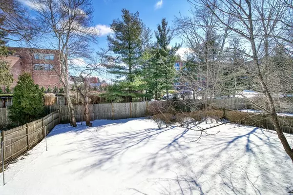 Newton, MA 02459,20-22 Tanglewood Road #20
