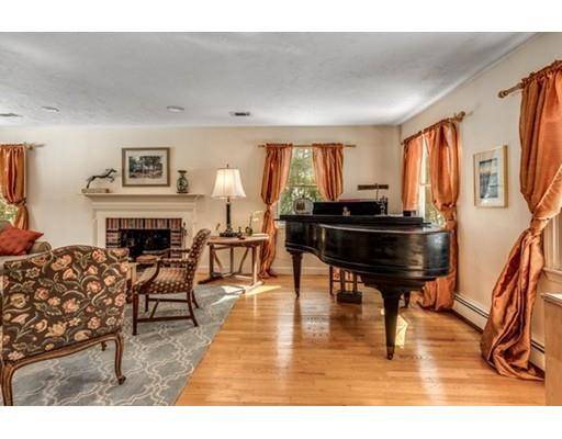 Wayland, MA 01778,11 Oxbow Road