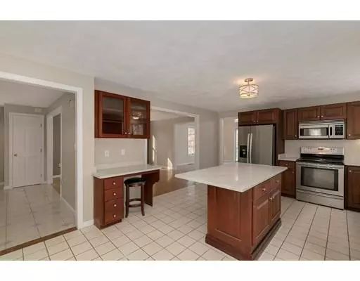 Southborough, MA 01772,4 Powdermill Ln