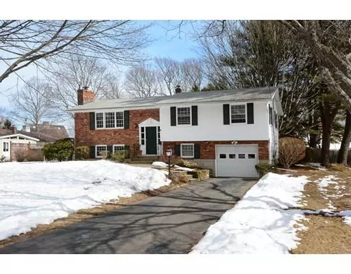 11 Iroquois Rd, Danvers, MA 01923