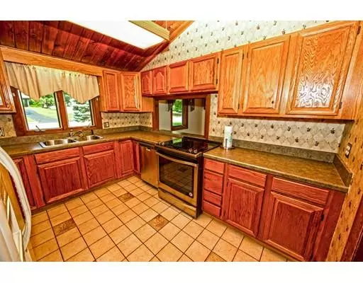 Plainville, MA 02762,3 Pine Tree Dr