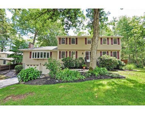 11 Penobscot Street,  Medfield,  MA 02052