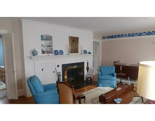 Dartmouth, MA 02748,44 Brewster St