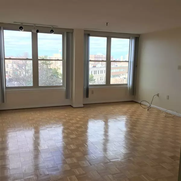 Brookline, MA 02446,20 Webster St #606