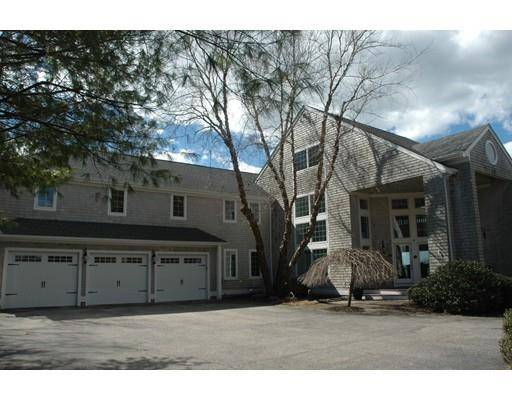 19 Saddleback Ln, Falmouth, MA 02536