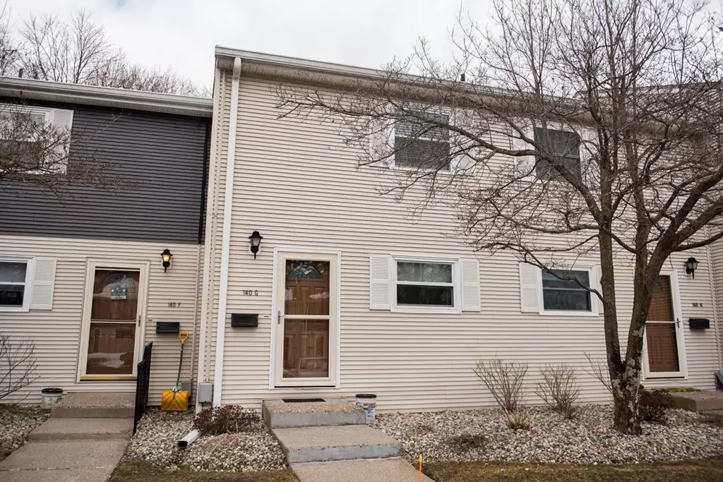 Agawam, MA 01001,140 Autumn St #G