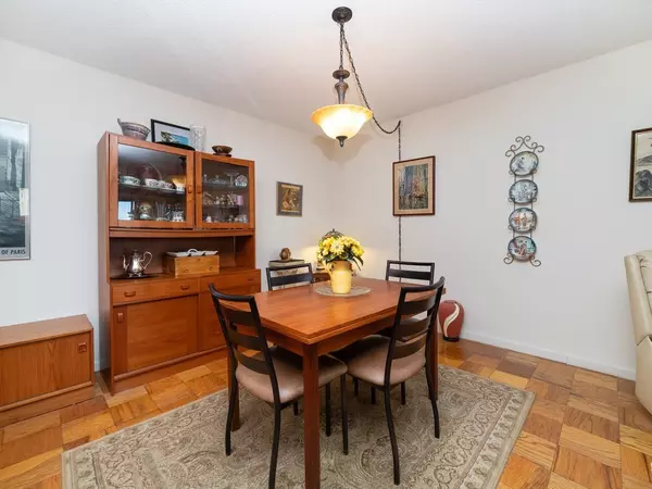 Brookline, MA 02445,77 Pond Avenue #603