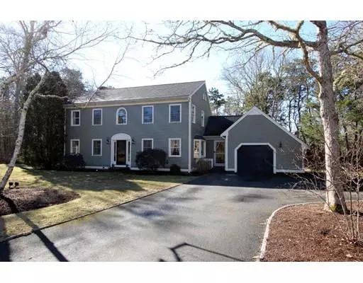 1 Cranhaven Cir, Harwich, MA 02645