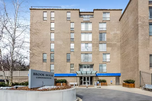 99 Pond Ave #608, Brookline, MA 02445