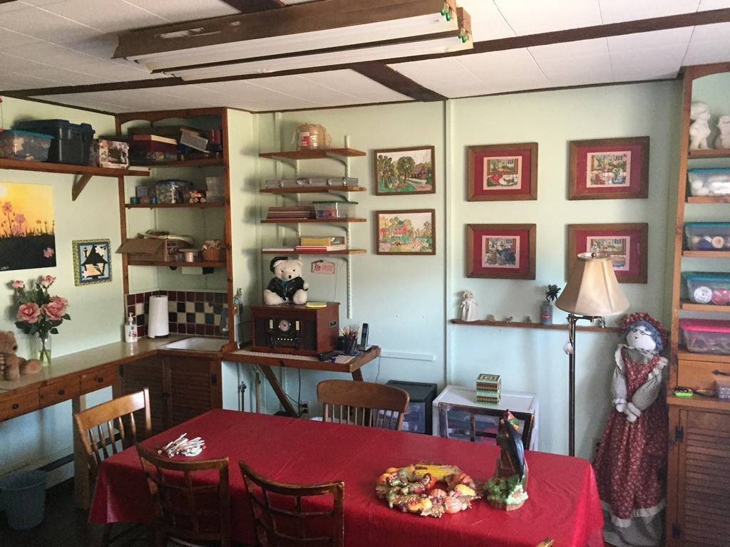 Bernardston, MA 01337,9 South Street