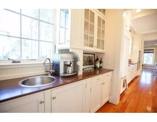 Wellesley, MA 02482,34 Leighton Rd