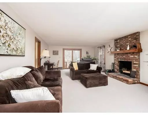 Acushnet, MA 02743,2 Arrow Ln