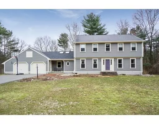 2 Arrow Ln, Acushnet, MA 02743