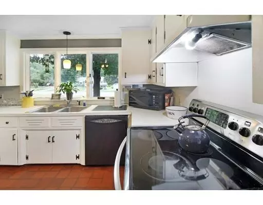 East Longmeadow, MA 01028,19 Brookhaven Dr