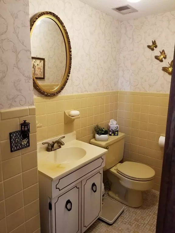 Agawam, MA 01001,46 Beekman Dr #46