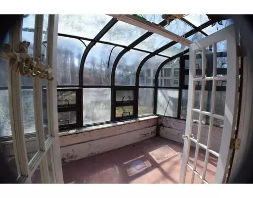 Tiverton, RI 02878,90 Thibault Ln