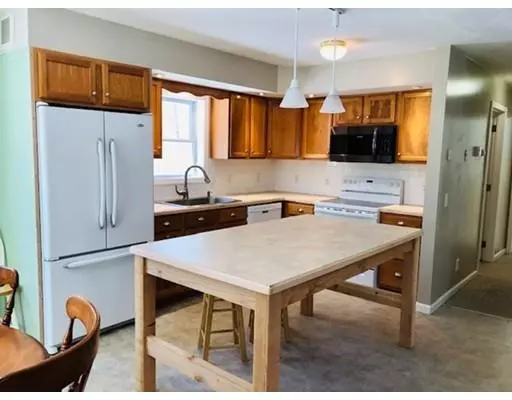 Tiverton, RI 02878,607 Crandall