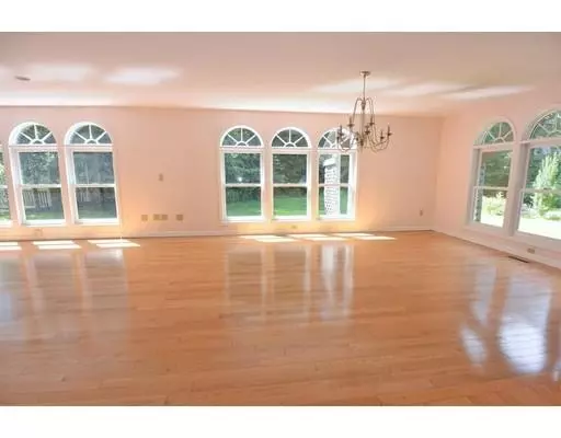 Lancaster, MA 01523,71 South Meadow Rd