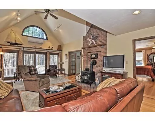 Northbridge, MA 01588,142 Country Club Dr