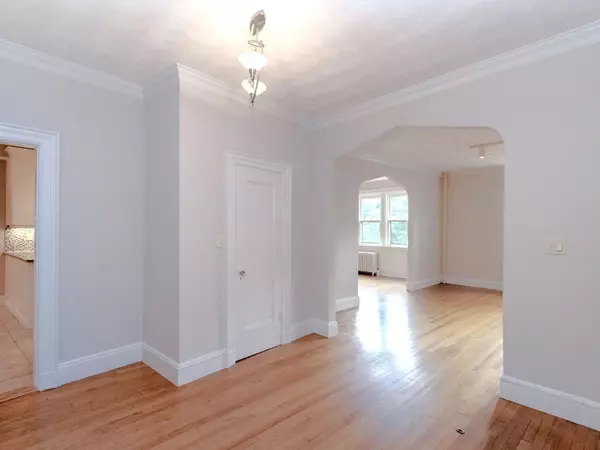 Brookline, MA 02445,37 Englewood Ave #2