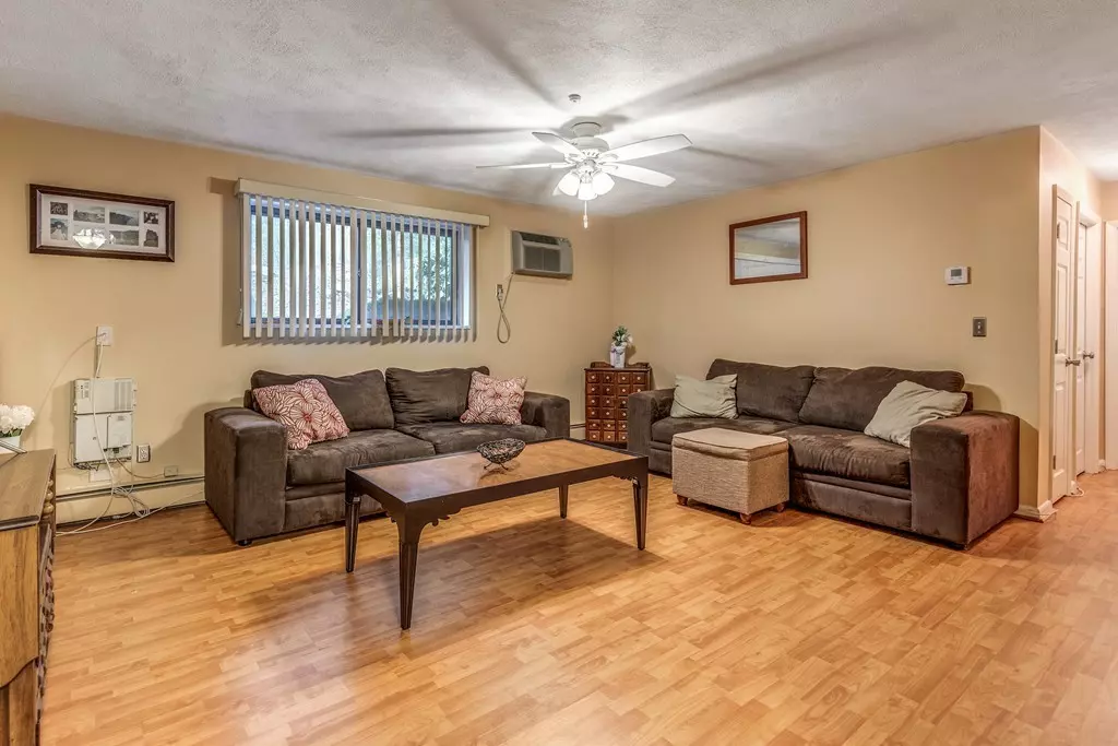Andover, MA 01810,40 Colonial Dr #2