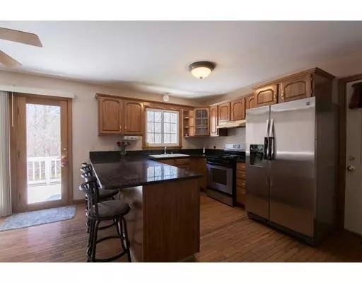 Swansea, MA 02777,64 Hummingbird Ln