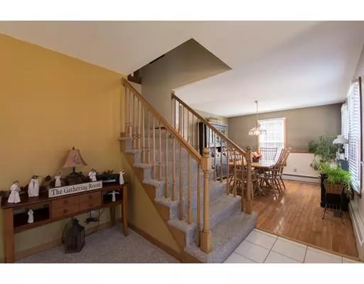 Swansea, MA 02777,64 Hummingbird Ln