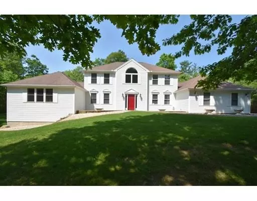 15 Old Hickory Rd, Tyngsborough, MA 01879