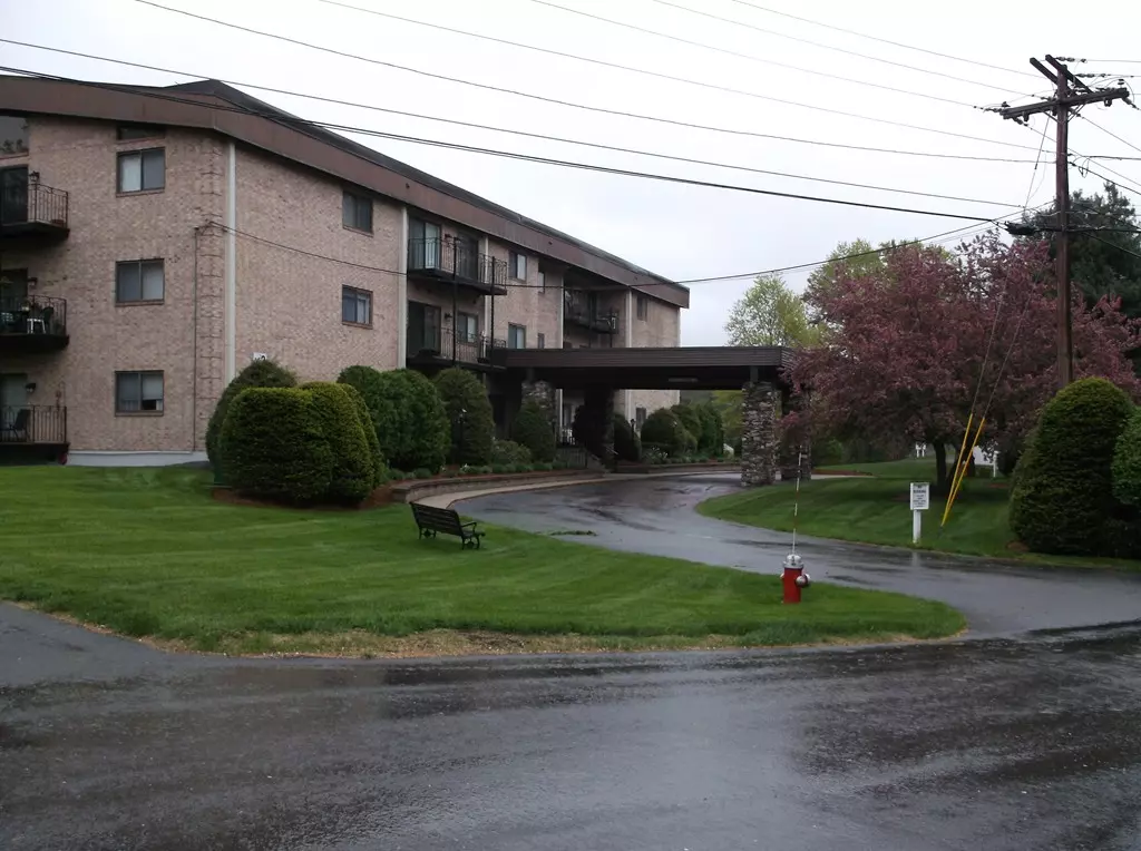 Chelmsford, MA 01824,181 Littleton Road, Bldg 2 #142