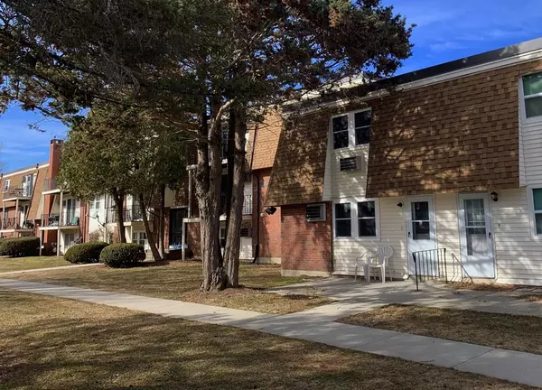 80 Damon Rd #6111, Northampton, MA 01060