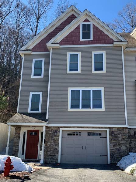 35 School St #D, Hudson, MA 01749