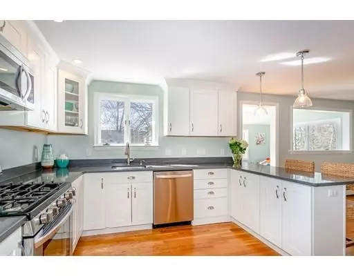 Needham, MA 02492,16 Surrey Ln