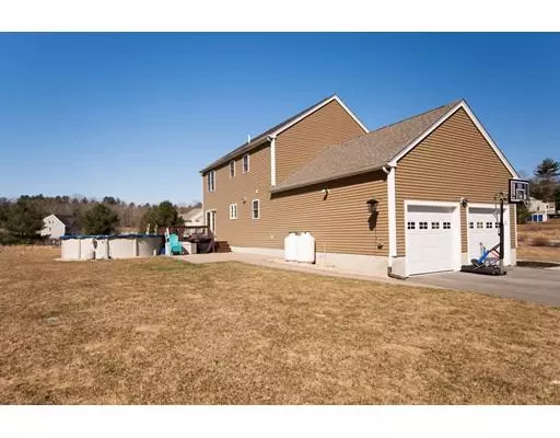 Uxbridge, MA 01569,25 Sand Wedge Drive