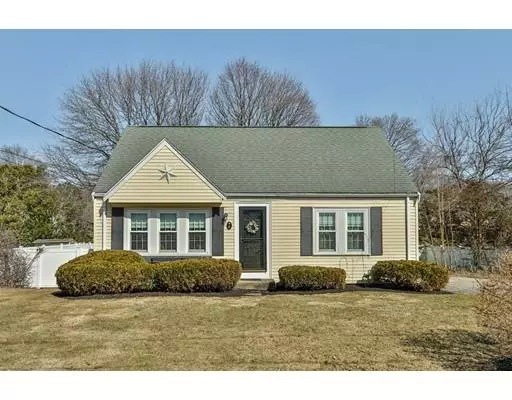 9 Lancaster Ln, Norwood, MA 02062