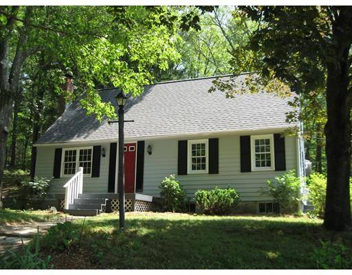 11 Pine St, Monson, MA 01057