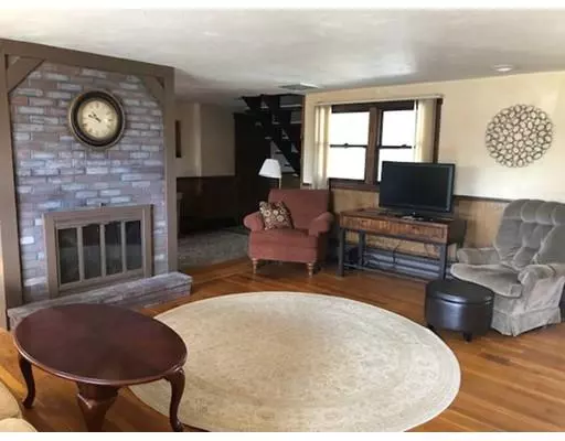 Acushnet, MA 02743,11 Monmouth St.