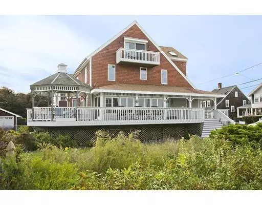 42 Q St, Hull, MA 02045