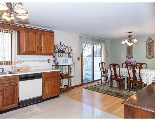 Taunton, MA 02780,35 Brookview Cir