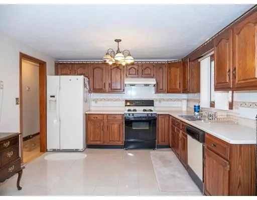 Taunton, MA 02780,35 Brookview Cir